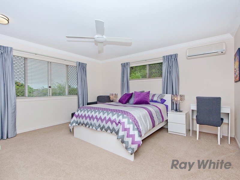28 Knightsbridge Place, Bridgeman Downs QLD 4035