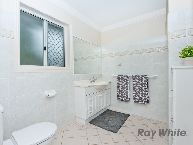 28 Knightsbridge Place, Bridgeman Downs QLD 4035