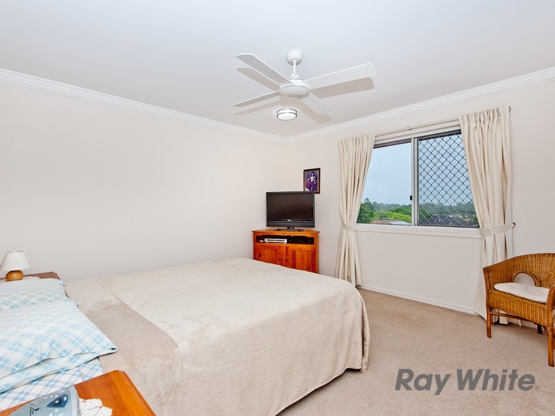 28 Knightsbridge Place, Bridgeman Downs QLD 4035