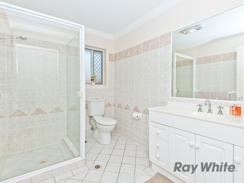 28 Knightsbridge Place, Bridgeman Downs QLD 4035