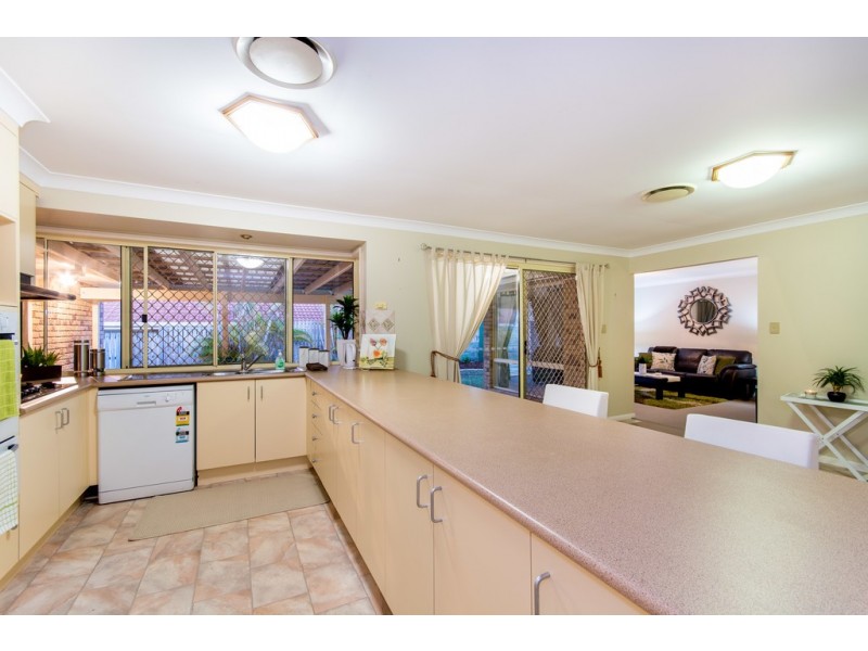 7 Lorenc Place, Bridgeman Downs QLD 4035