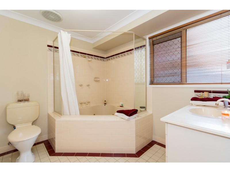 7 Lorenc Place, Bridgeman Downs QLD 4035