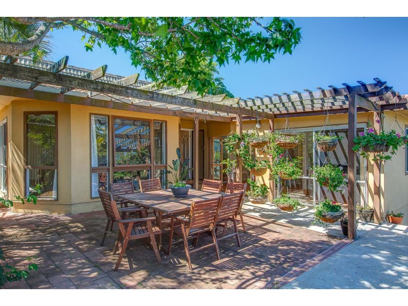 22 Eurobin Crescent, Ferny Hills QLD 4055