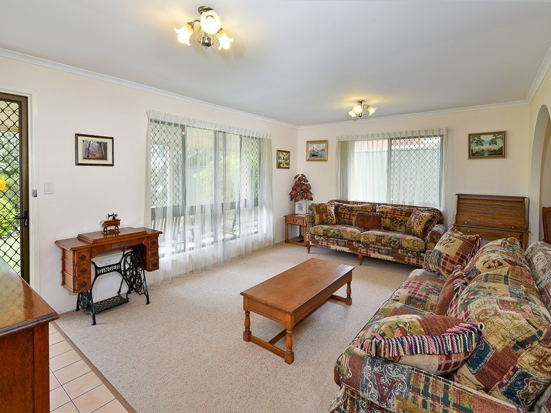 8 Edwards Drive, Albany Creek QLD 4035