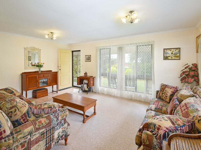 8 Edwards Drive, Albany Creek QLD 4035