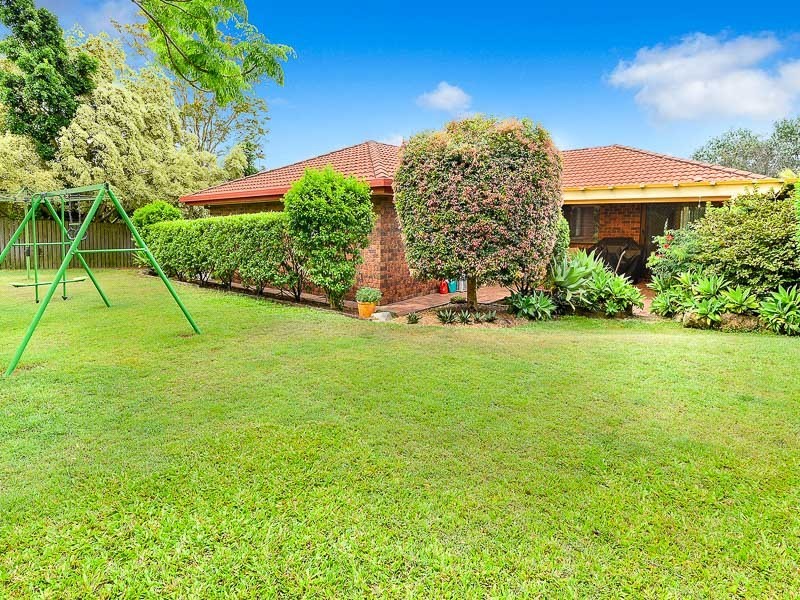 8 Edwards Drive, Albany Creek QLD 4035