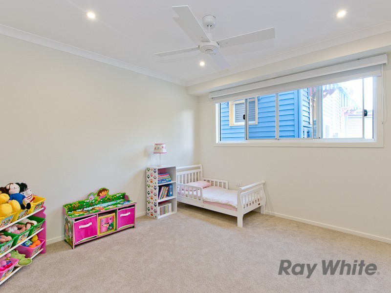 28 O’Quinn Street, Nudgee Beach QLD 4014