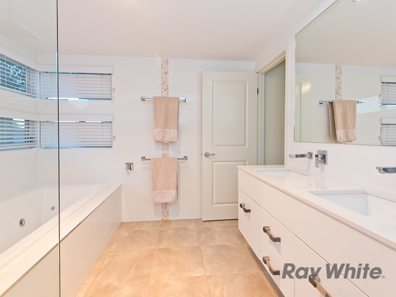 28 O’Quinn Street, Nudgee Beach QLD 4014