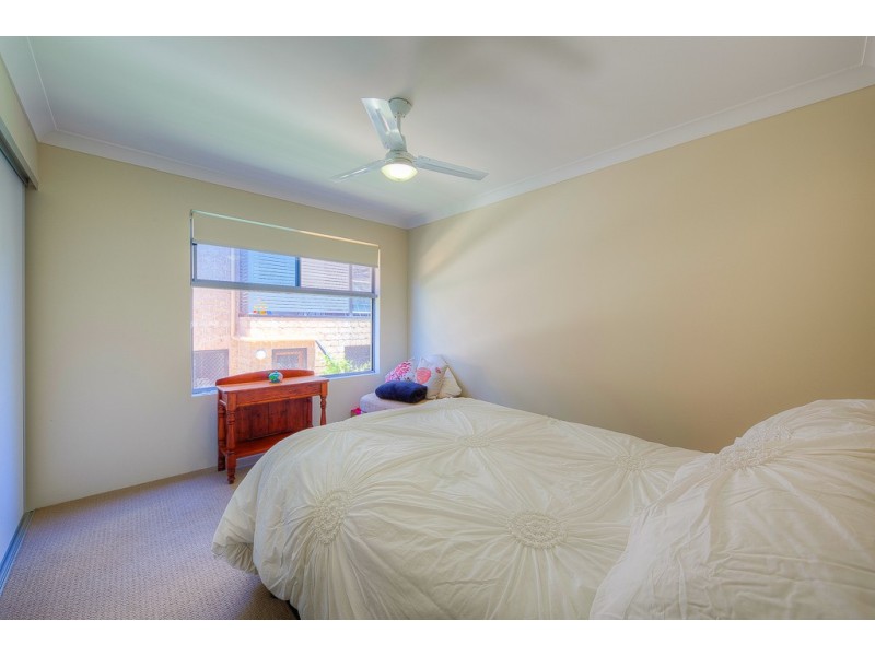 10/8-10 Georgina Street, Woody Point QLD 4019