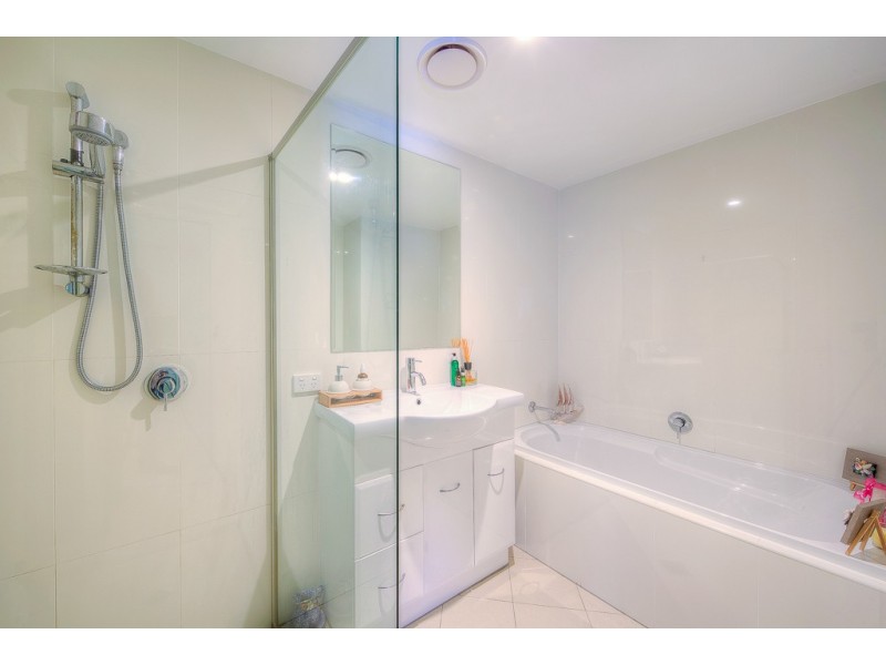 10/8-10 Georgina Street, Woody Point QLD 4019