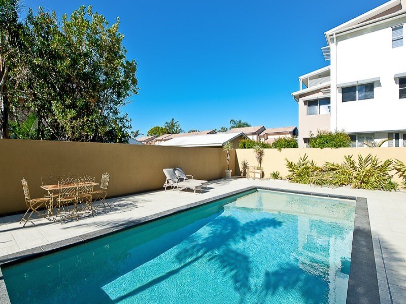 10/8-10 Georgina Street, Woody Point QLD 4019