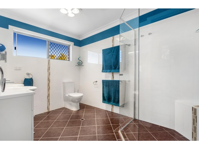 8 Frontignac Street, Carseldine QLD 4034