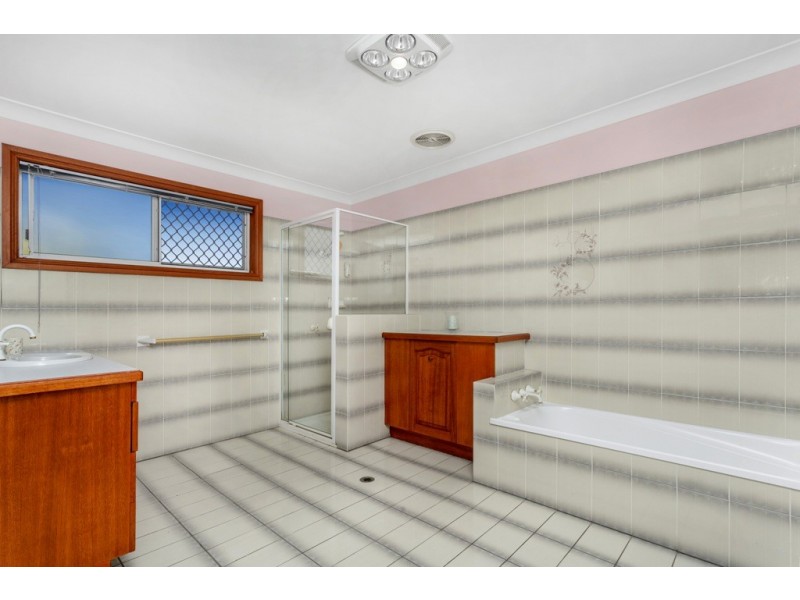 8 Frontignac Street, Carseldine QLD 4034