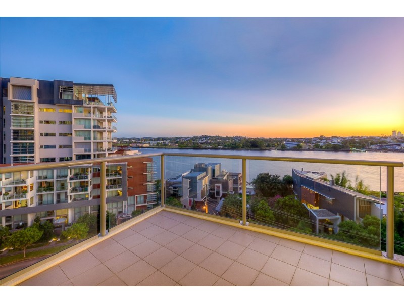 10707/8 Harbour Road, Hamilton QLD 4007