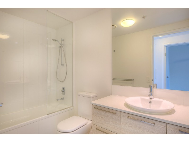 10707/8 Harbour Road, Hamilton QLD 4007