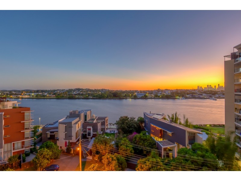 10707/8 Harbour Road, Hamilton QLD 4007