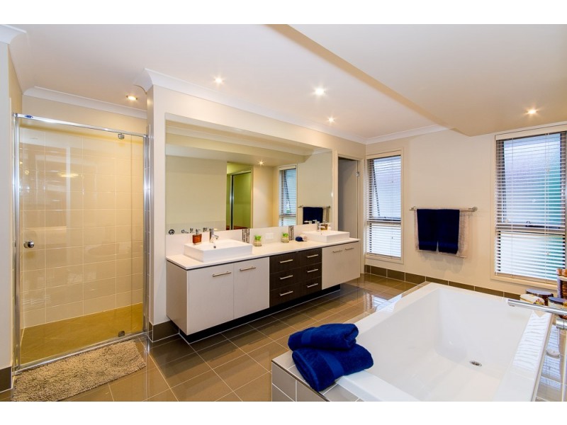 15 Cowie Road, Carseldine QLD 4034