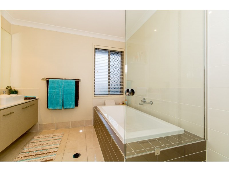 15 Cowie Road, Carseldine QLD 4034