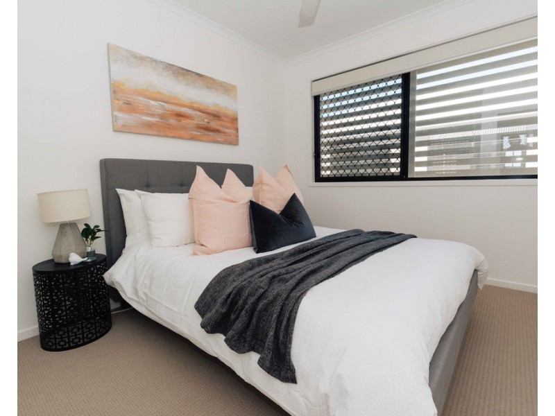 100 Spitfire Avenue, Strathpine QLD 4500