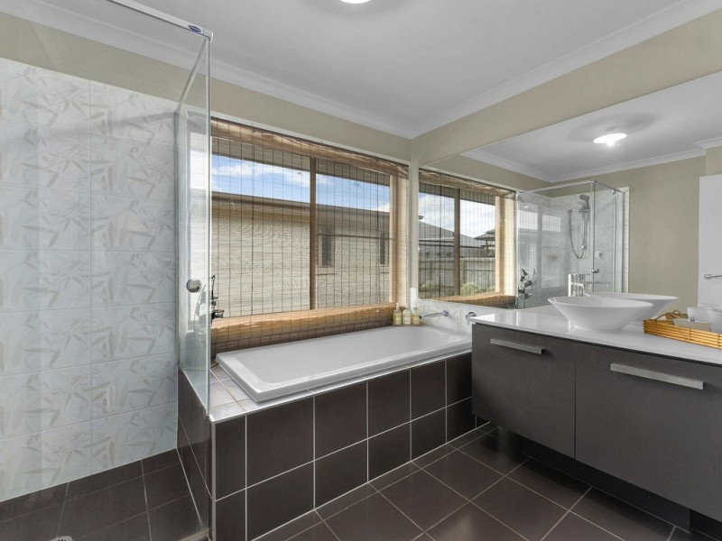 48 Caspian Parade, Warner QLD 4500