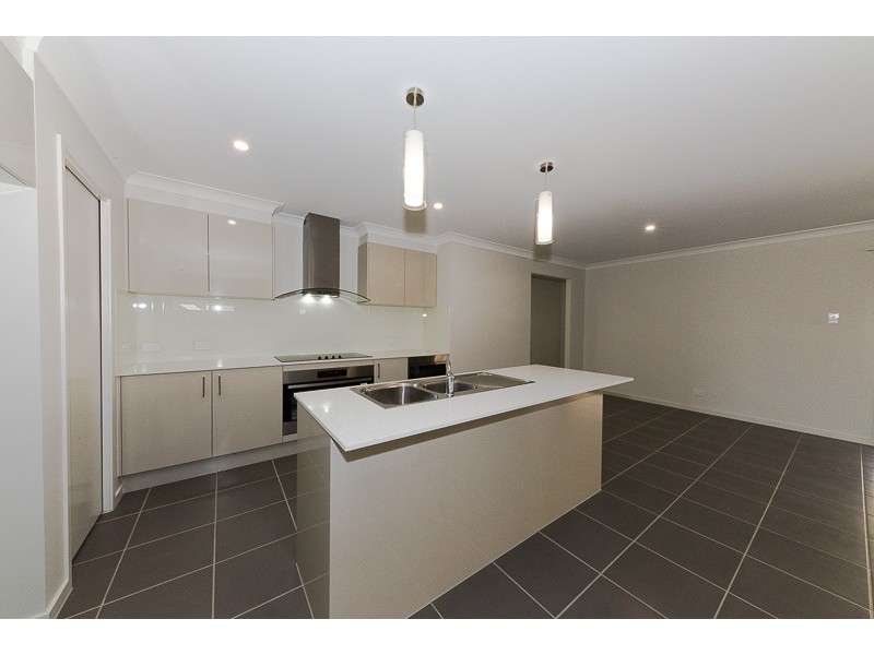 9 Gordon Circuit, Warner QLD 4500