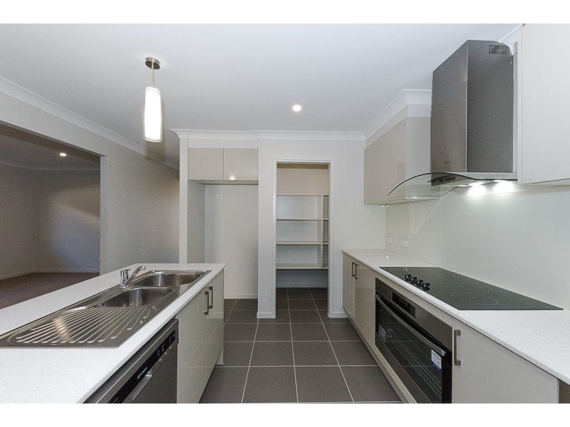 9 Gordon Circuit, Warner QLD 4500