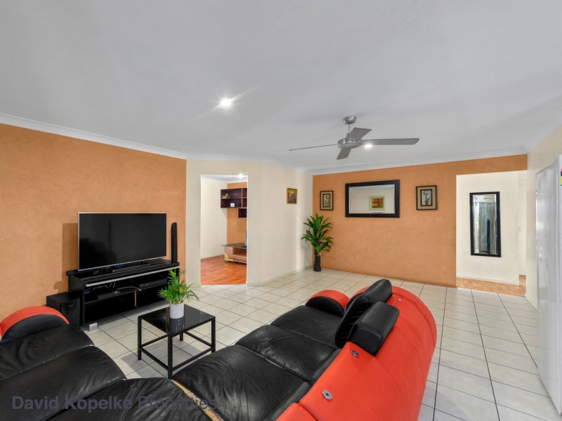 17 Blue Mountain Crescent, Warner QLD 4500