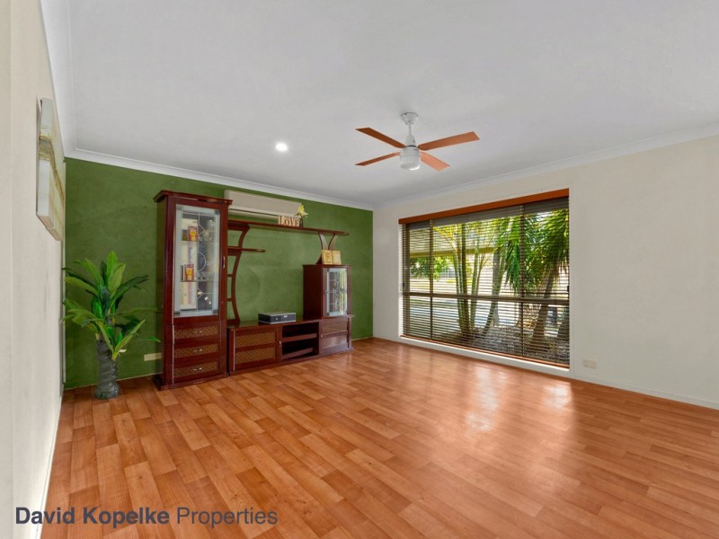 17 Blue Mountain Crescent, Warner QLD 4500