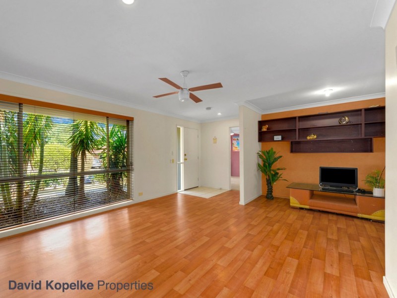 17 Blue Mountain Crescent, Warner QLD 4500