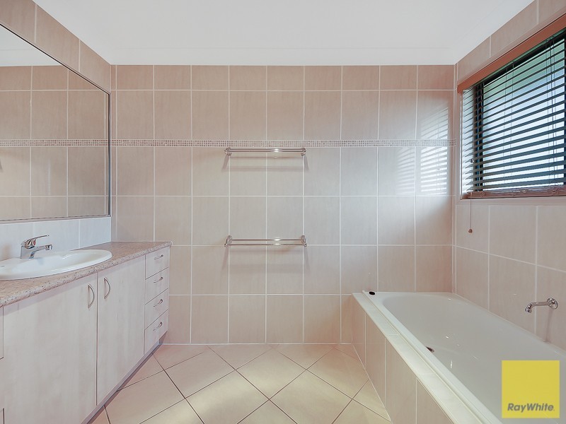 5 Chesterton Court, North Lakes QLD 4509