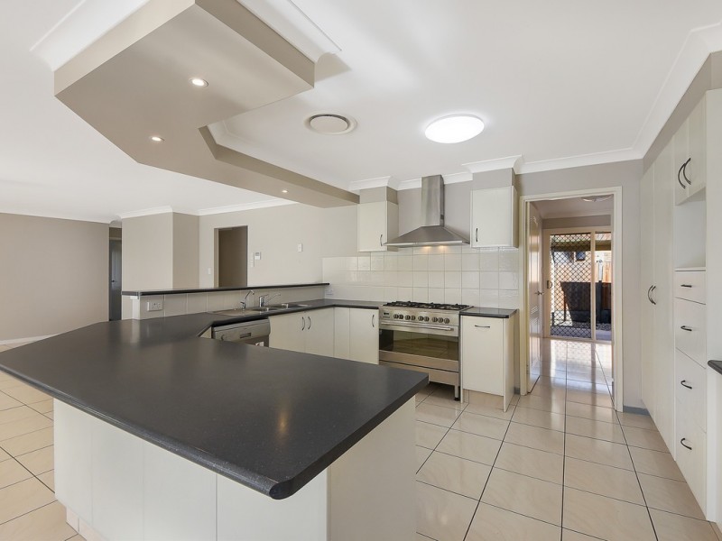 8 Fir Place, Warner QLD 4500