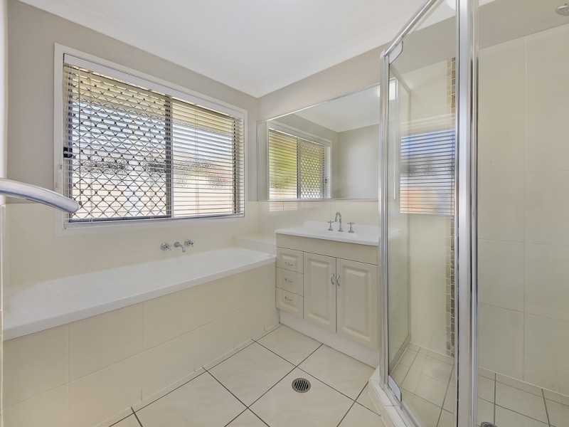 8 Fir Place, Warner QLD 4500