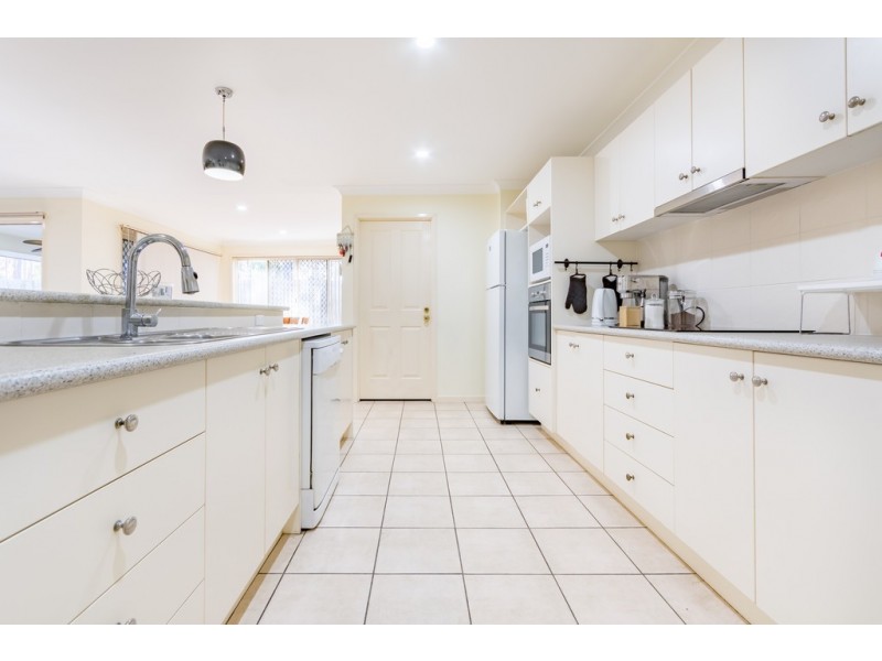 11 Sassafras Court, Warner QLD 4500