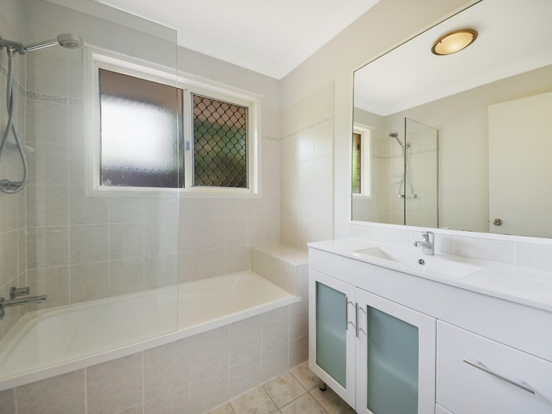 1 Paramount Drive, Warner QLD 4500