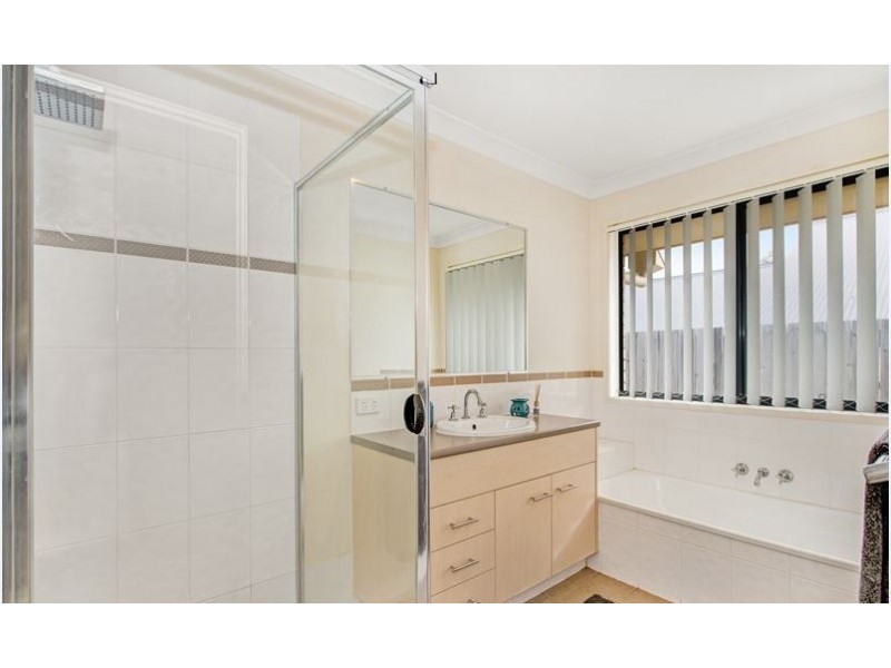 3 Elle Court, Cashmere QLD 4500