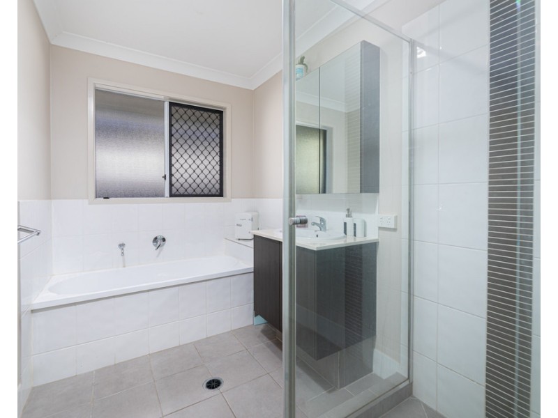 12 Yarrow Circuit, Griffin QLD 4503