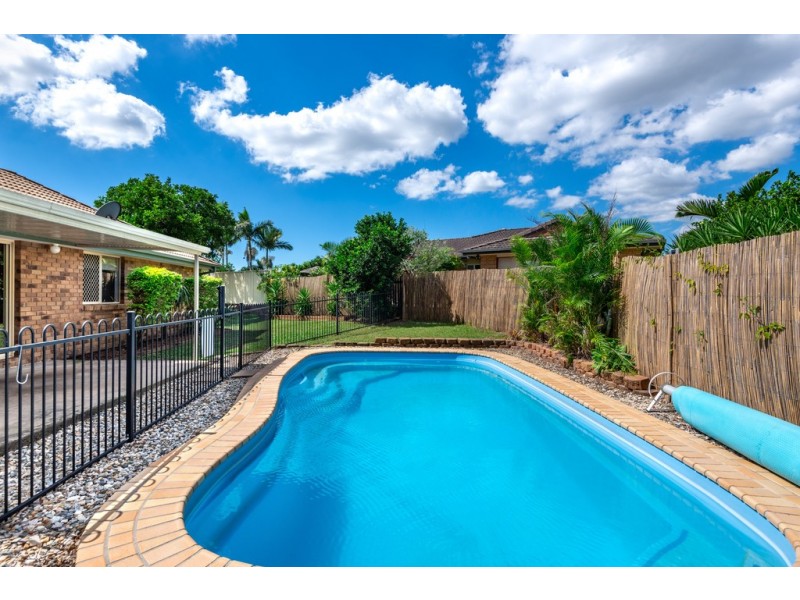 13 Paramount Drive, Warner QLD 4500