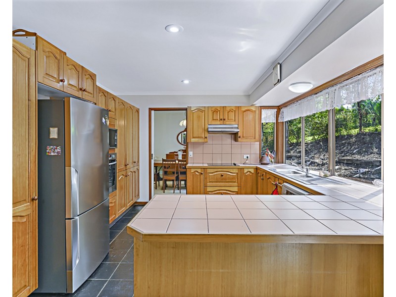 25 Beech Drive, Cashmere QLD 4500