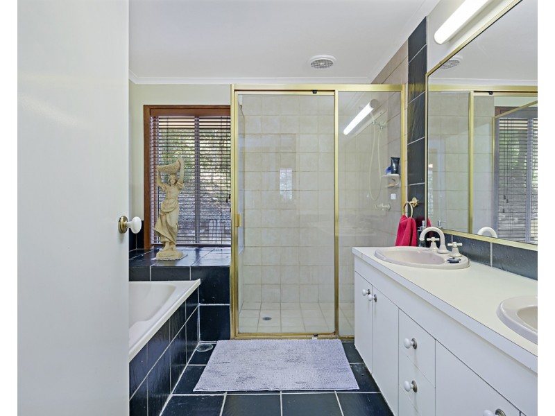 25 Beech Drive, Cashmere QLD 4500