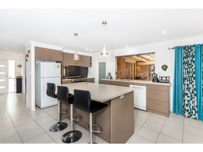 11 Queen Elizabeth Drive, Eatons Hill QLD 4037