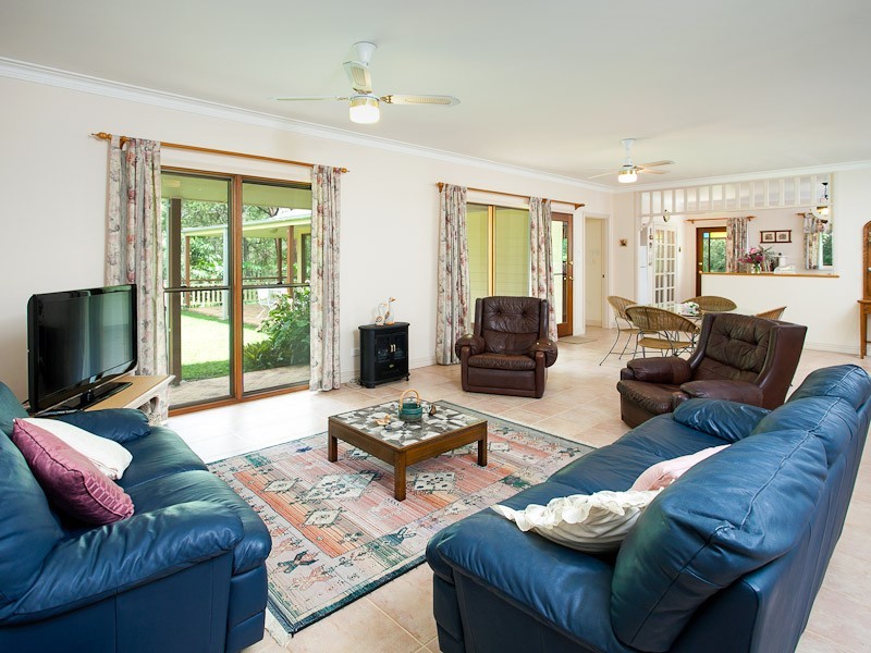 6 Sanctuary Court, Eatons Hill QLD 4037