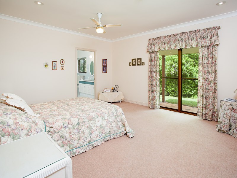 6 Sanctuary Court, Eatons Hill QLD 4037