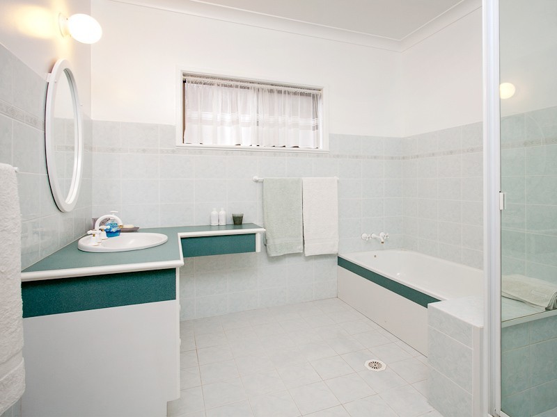 6 Sanctuary Court, Eatons Hill QLD 4037