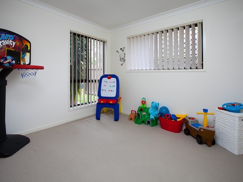 11 Flint Street, Bray Park QLD 4500