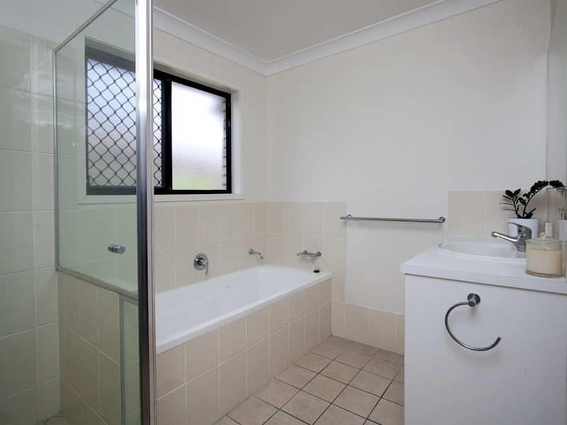 11 Flint Street, Bray Park QLD 4500