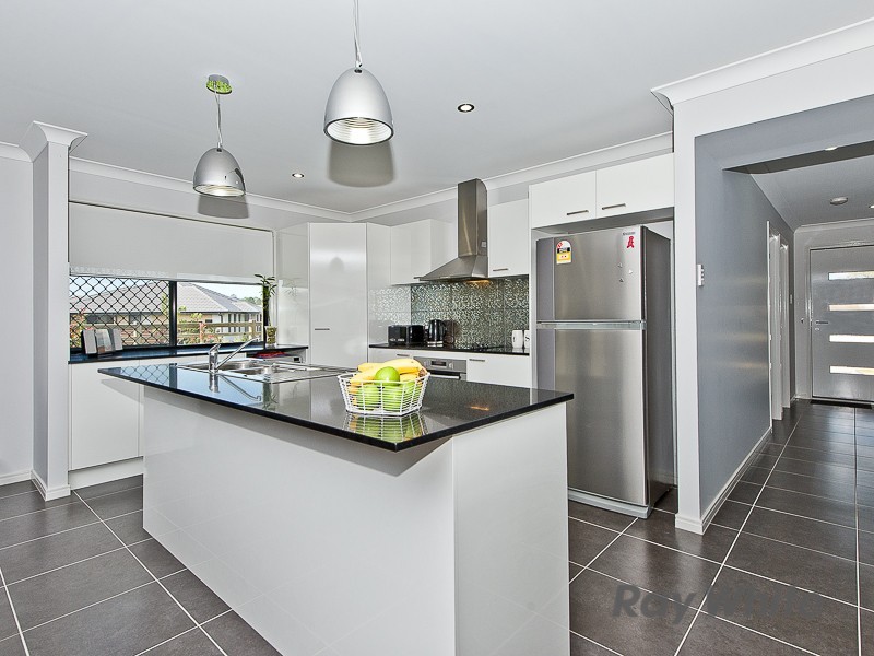 2 Kidston Cres, Warner QLD 4500