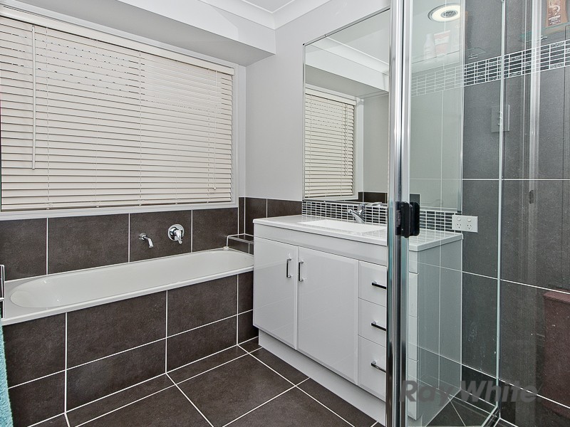 2 Kidston Cres, Warner QLD 4500