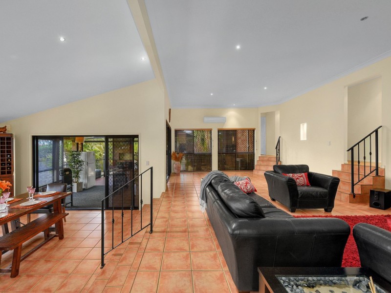 15 Valencia Court, Eatons Hill QLD 4037