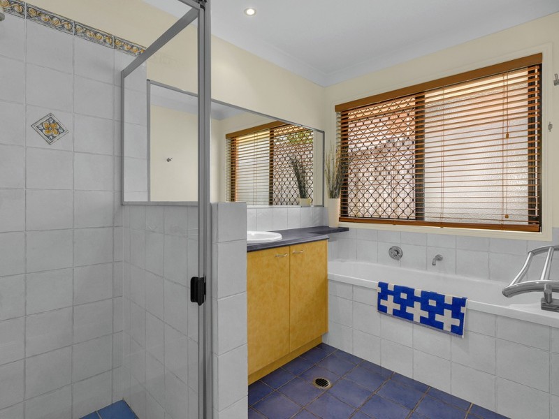 15 Valencia Court, Eatons Hill QLD 4037