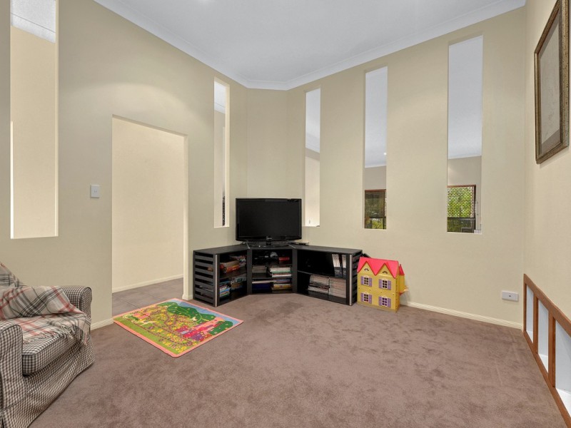 15 Valencia Court, Eatons Hill QLD 4037